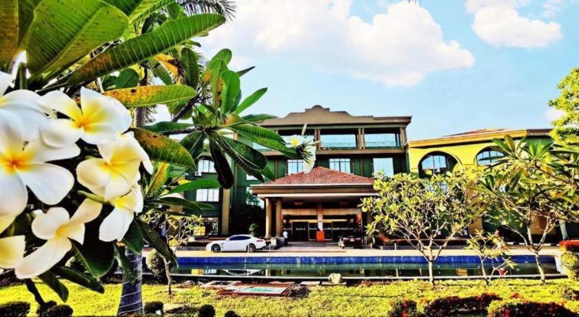 Dork Jumpa Hotel Vientiane Exteriör bild